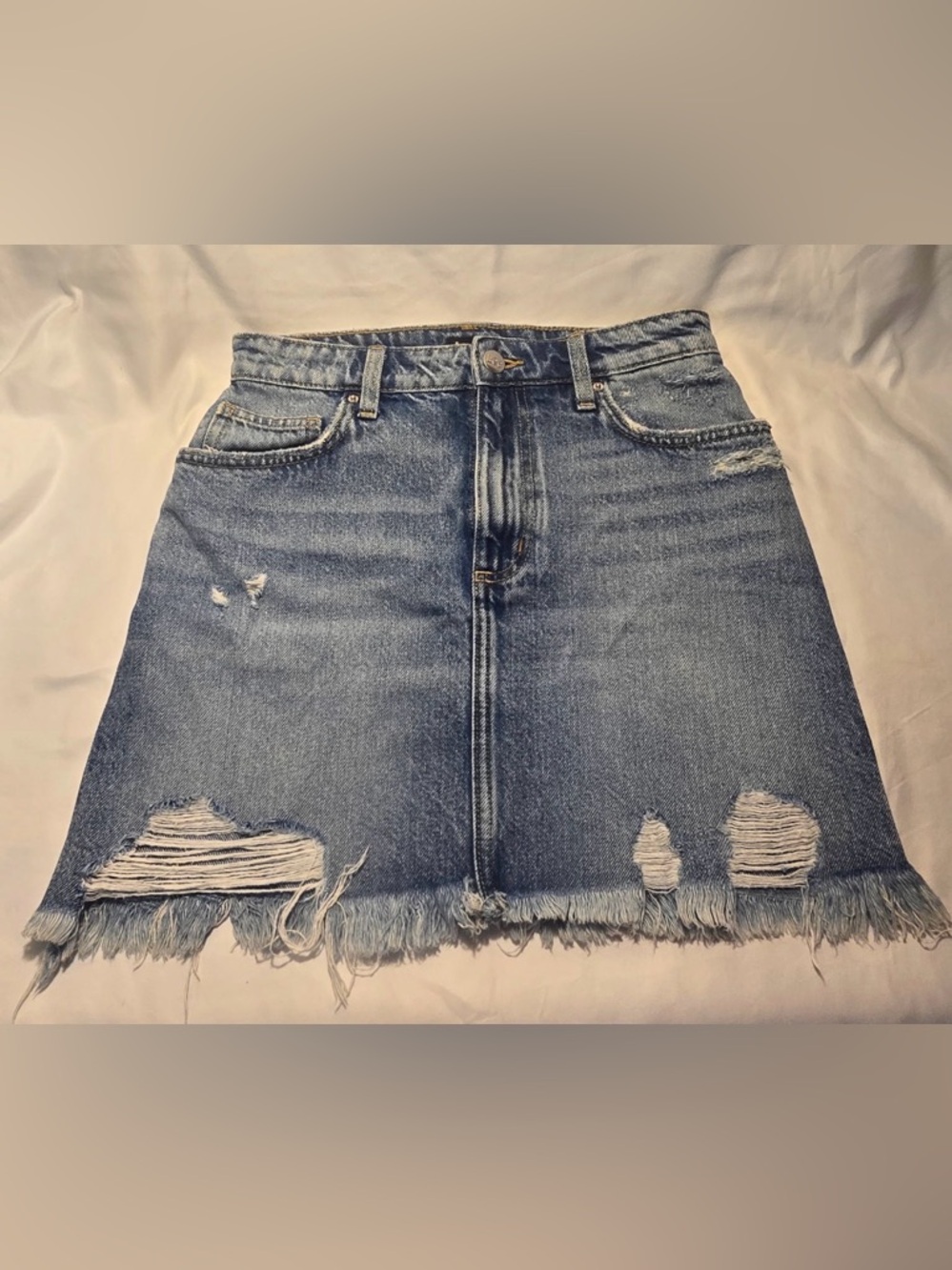 Lee Vintage Modern Distressed Denim Mini Skirt Medium Wash Raw Hem Size 27